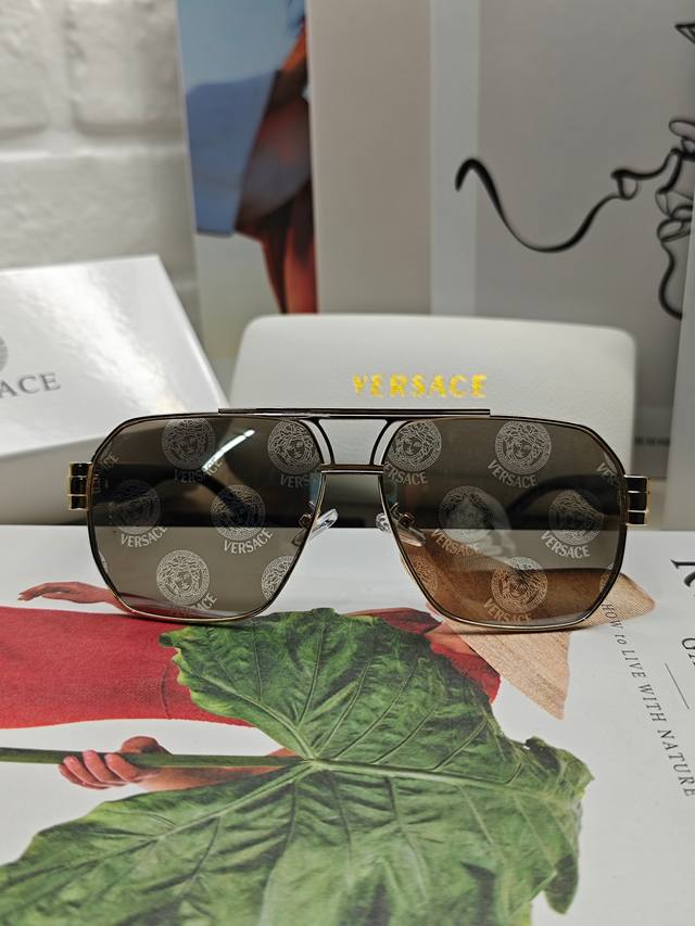 水银 Versace 范思哲 方形太阳眼镜 简练金属风 金色美杜莎头像立体有质感
